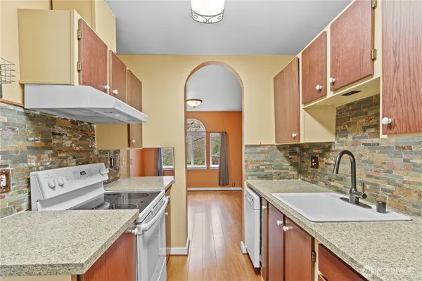 $290,000 | 625 North Jackson Avenue, Unit C24, Tacoma, WA 98406