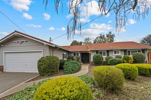 $899,000 | 5607 Lassen Court, Clayton, CA 94517