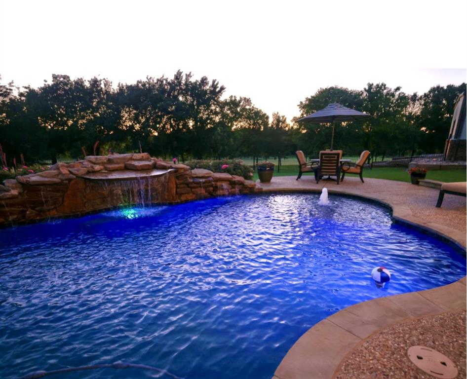 1387 Shadow Lakes Drive Wills Point, TX 75169 - Photo 29 of 33 a view of a backyard with sitting area