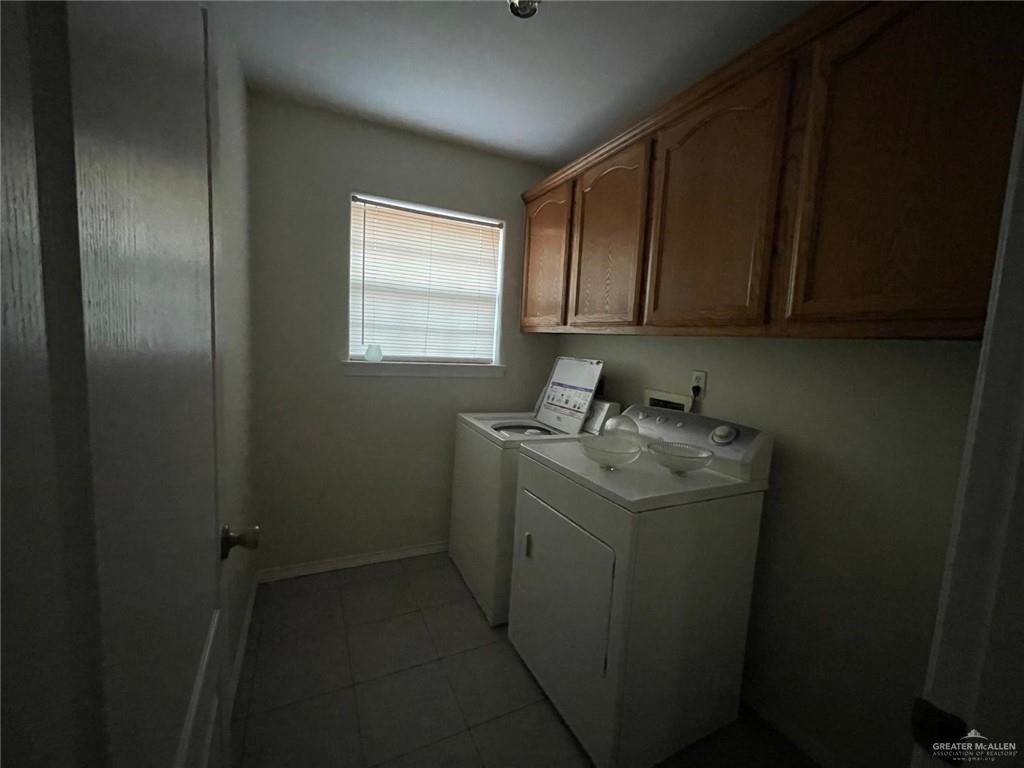 1413 Nassau Street, Unit A Edinburg, TX 78541 - Photo 7 of 9 a utility room with closet dryer and washer