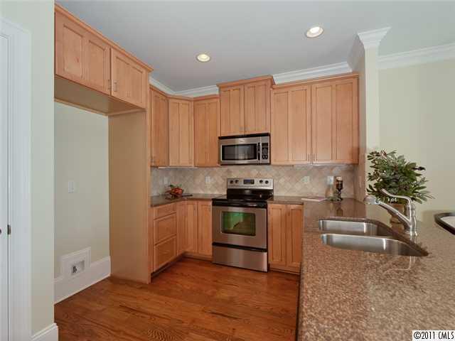 325 Spring Street, Unit 325 Davidson, NC 28036 - Photo 3 of 16 Gallery Image 3
