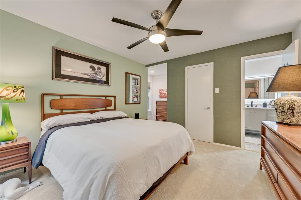 3237 Sharpview Circle Dallas, TX 75228 - Photo 15 of 40 1st Floor Primary with sitting area & ensuite