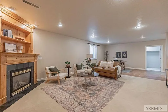 $2,200 | 230 Hampton Lane, Idaho Falls, ID 83404