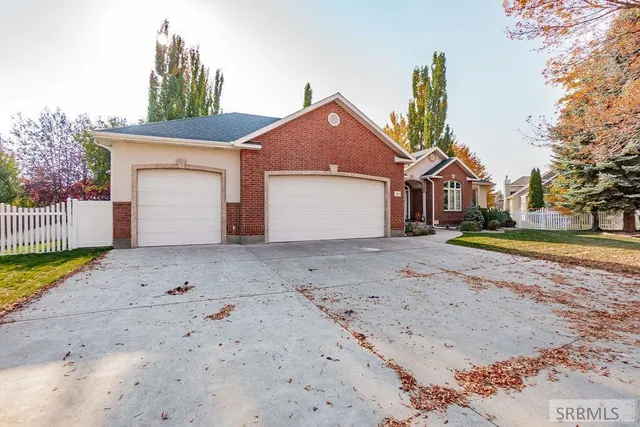 $2,200 | 230 Hampton Lane, Idaho Falls, ID 83404