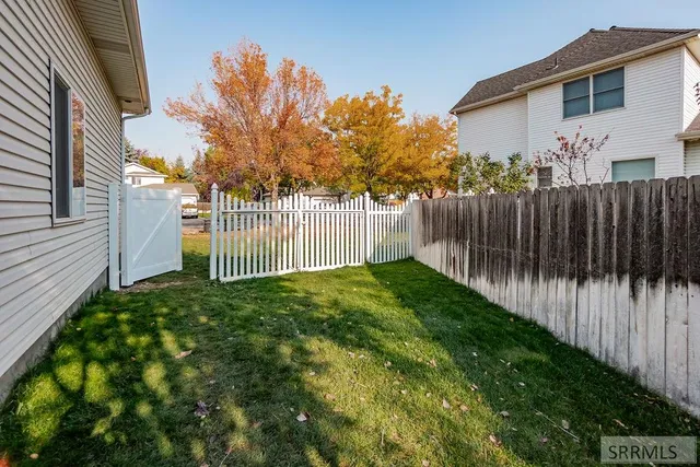 $2,200 | 230 Hampton Lane, Idaho Falls, ID 83404