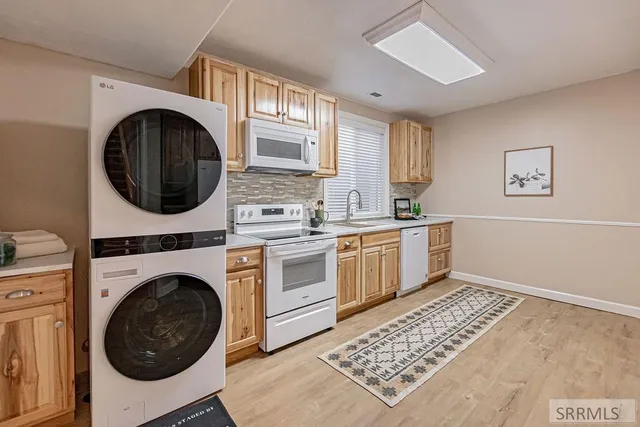 $2,200 | 230 Hampton Lane, Idaho Falls, ID 83404