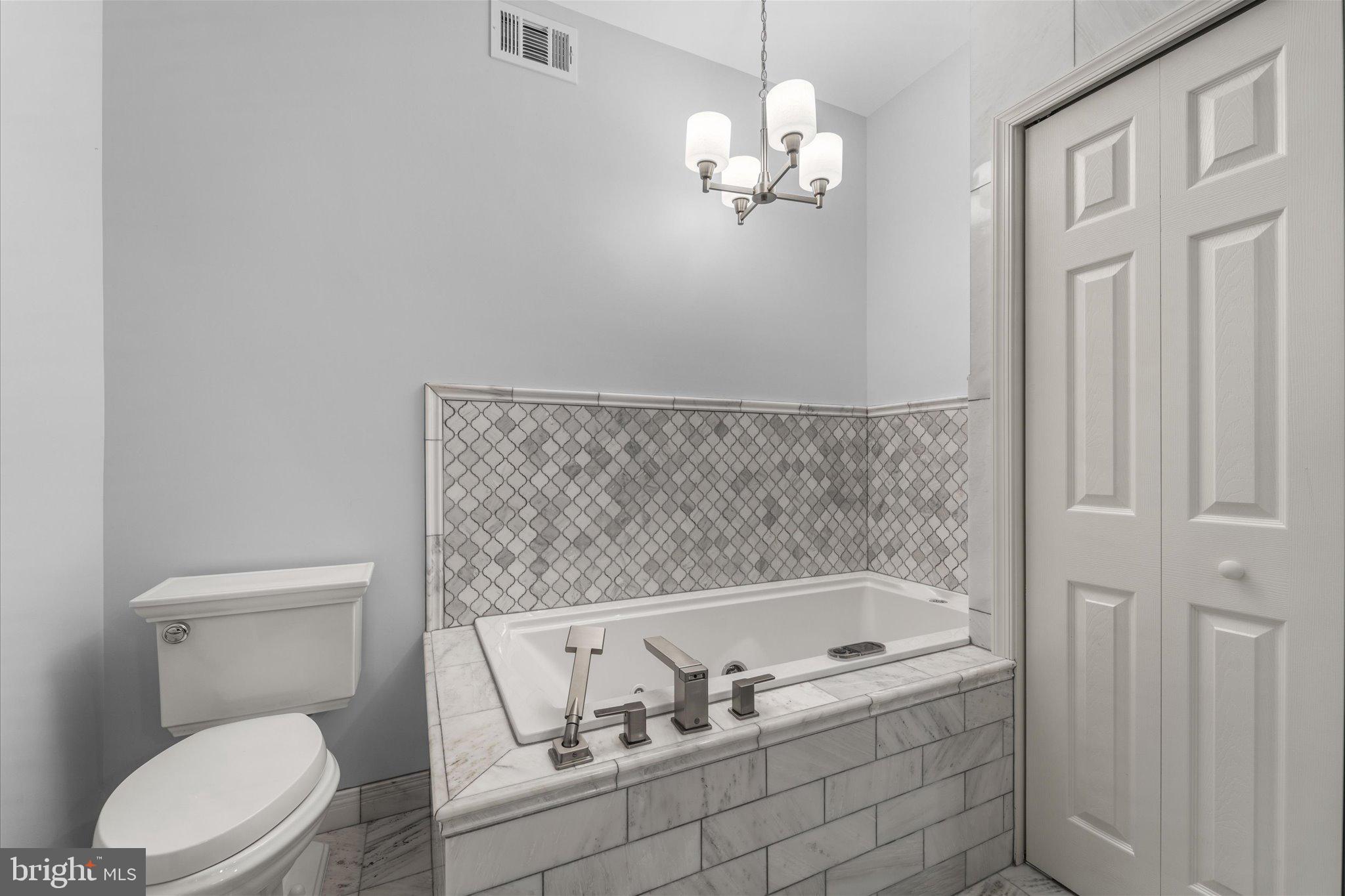 22990 Weybridge Square Ashburn, VA 20148 - Photo 12 of 66 Primary Bathroom
