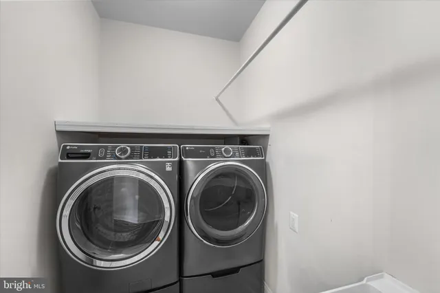 $975,000 | 22990 Weybridge Square, Ashburn, VA 20148