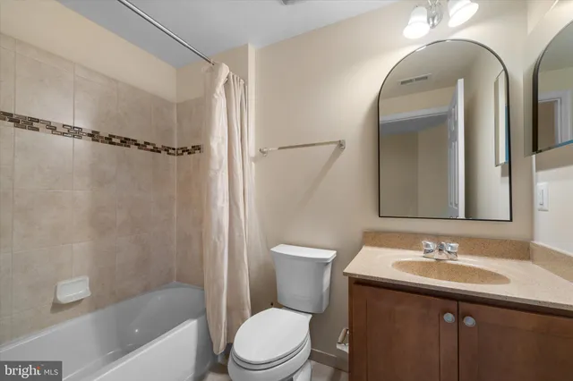 $975,000 | 22990 Weybridge Square, Ashburn, VA 20148