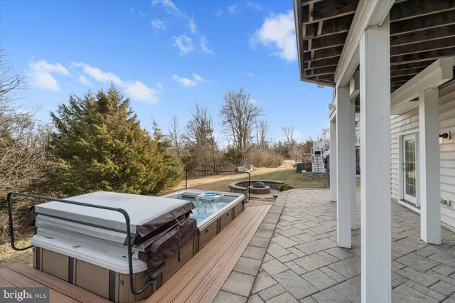 $975,000 | 22990 Weybridge Square, Ashburn, VA 20148