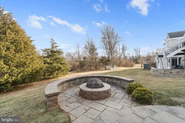 $975,000 | 22990 Weybridge Square, Ashburn, VA 20148