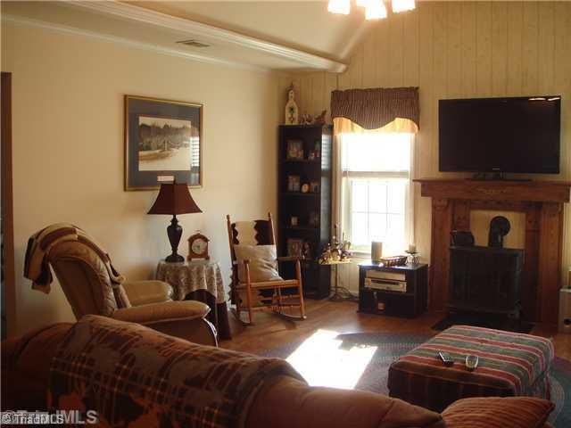 1236 Collins Road Westfield, NC 27053 - Photo 8 of 16 Den/Family/Great Room.