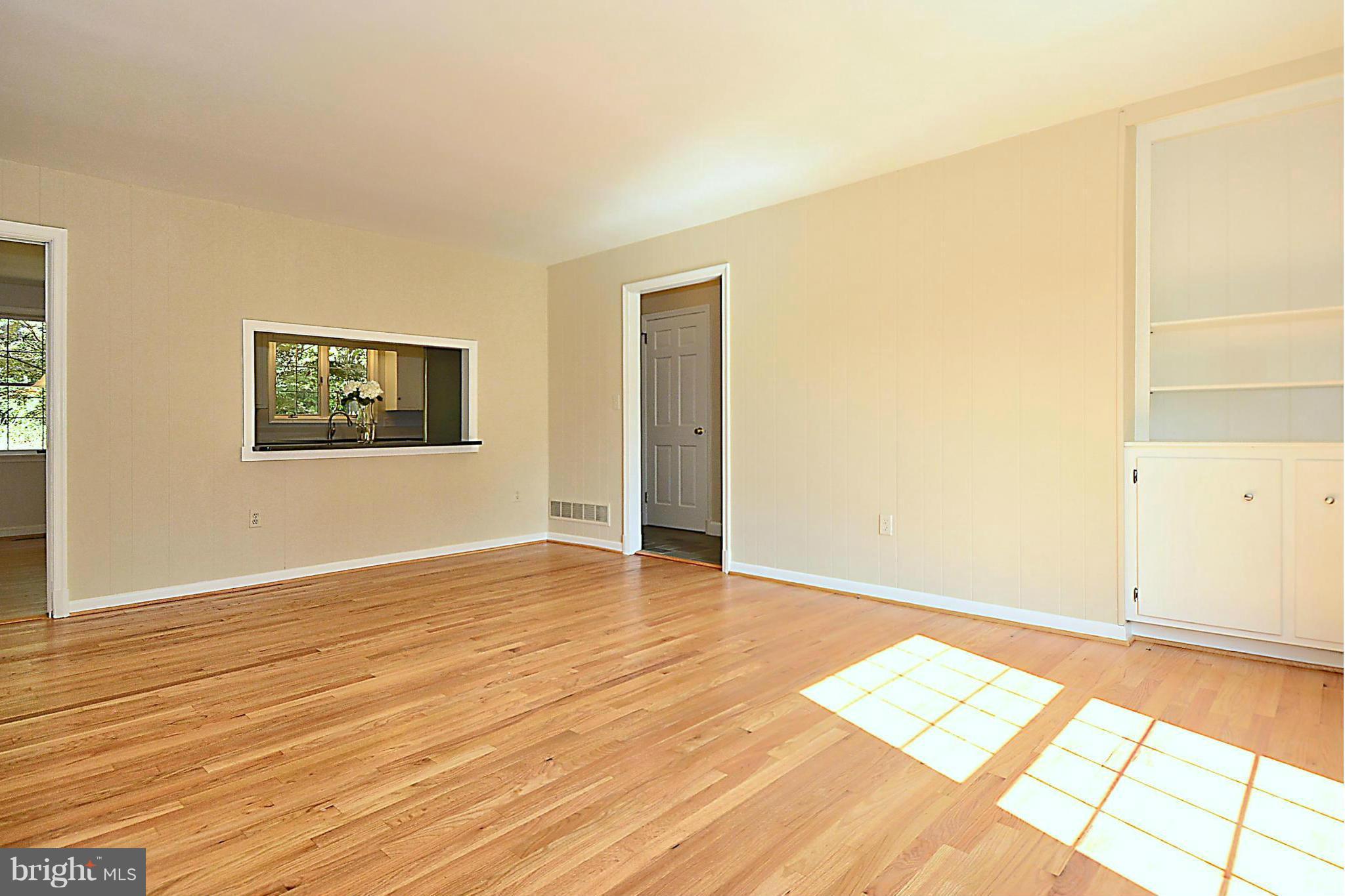 316 East Ridgely Road Lutherville-Timonium, MD 21093 - Photo 7 of 30 Family Room with Built-ins