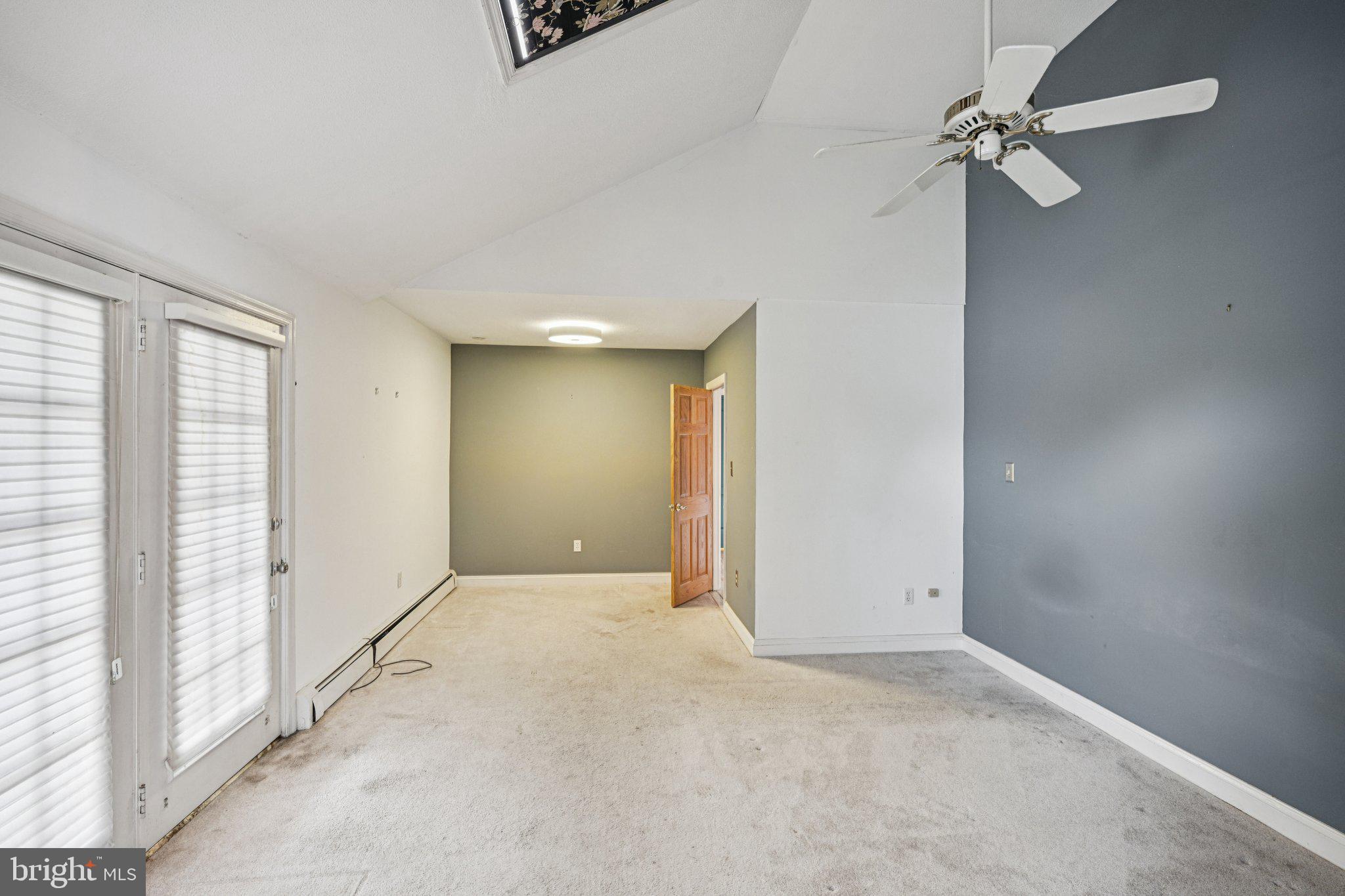 1607 Silverside Road Wilmington, DE 19810 - Photo 19 of 36 an empty room with fan and windows