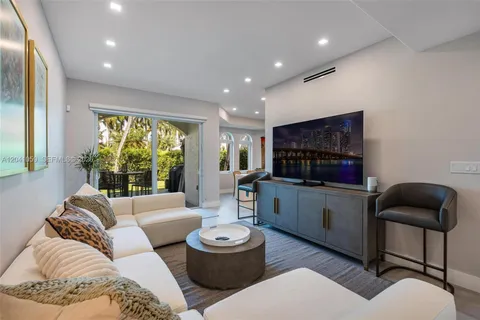 $1,749,000 | 20940 Northeast 31st Place, Aventura, FL 33180