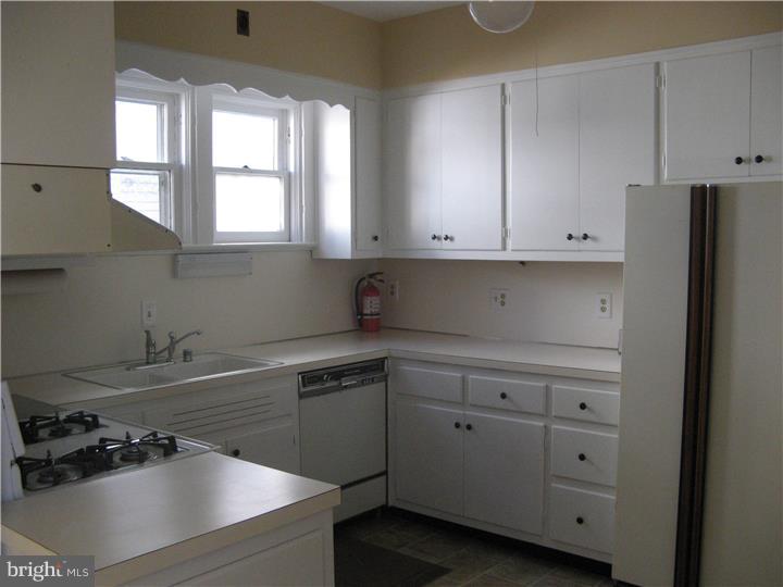 11 Ridgway Street Mount Holly, NJ 08060 - Photo 8 of 18 Kitchen