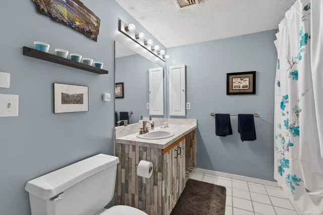 $249,900 | 3 Sun Ridge Lane, Unit 3, Cromwell, CT 06416