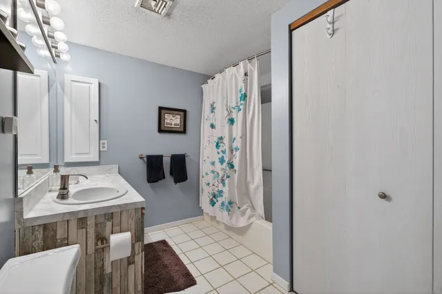 $249,900 | 3 Sun Ridge Lane, Unit 3, Cromwell, CT 06416