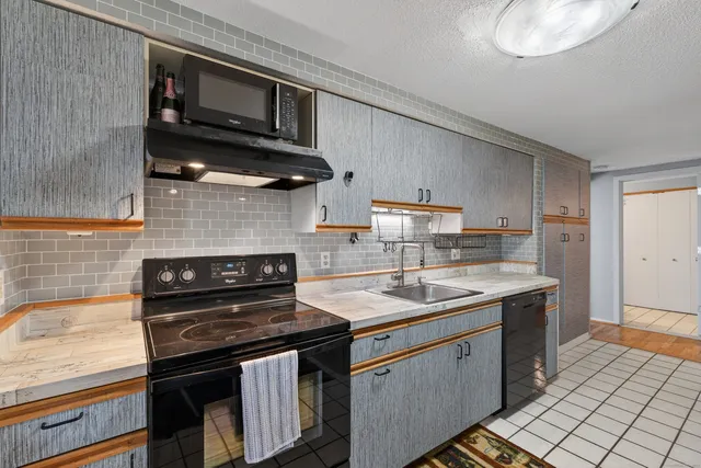 $249,900 | 3 Sun Ridge Lane, Unit 3, Cromwell, CT 06416