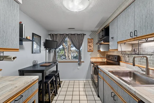 $249,900 | 3 Sun Ridge Lane, Unit 3, Cromwell, CT 06416