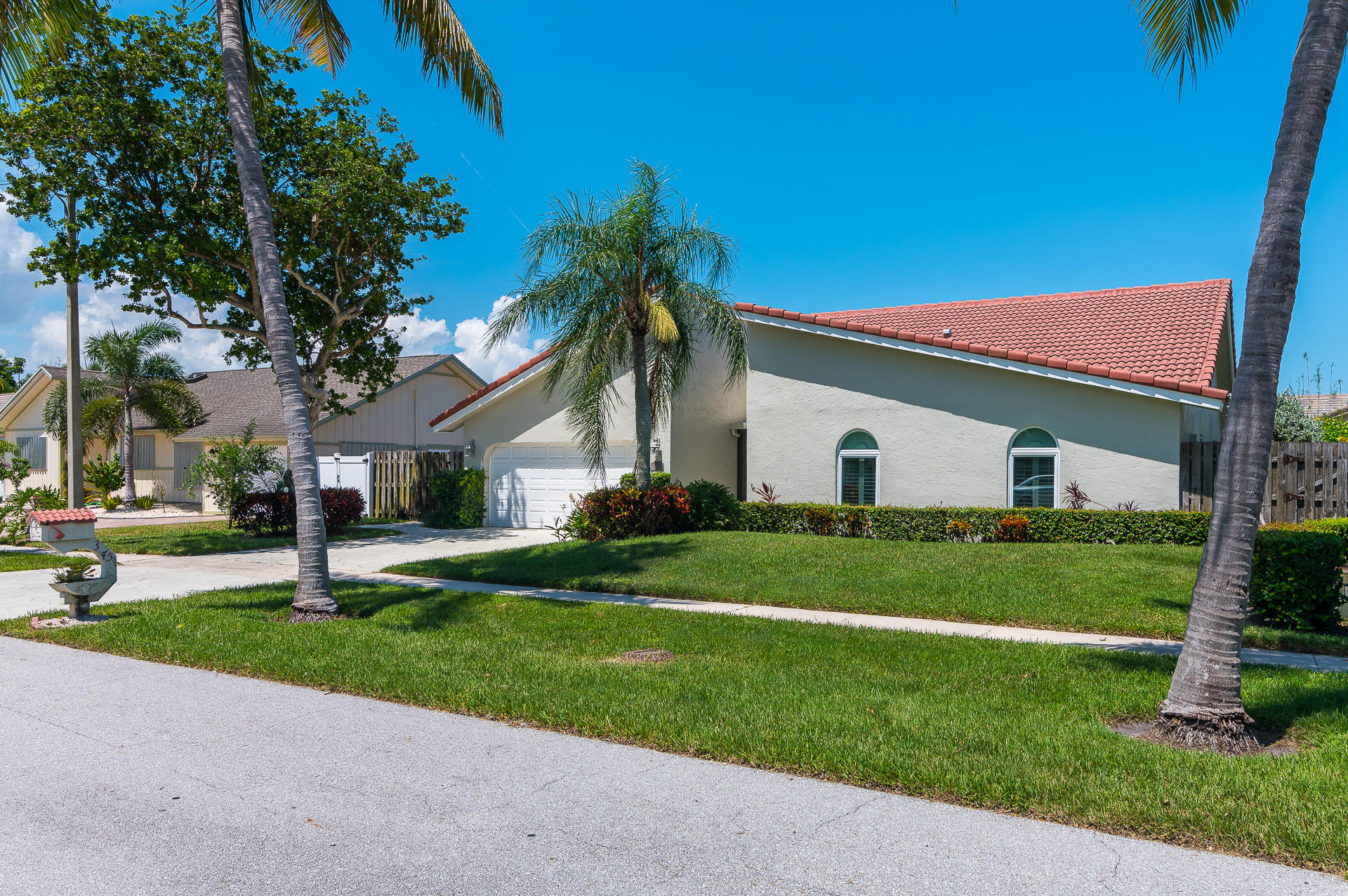 375 Sequoia Lane Boca Raton, FL 33487 - Photo 2 of 20 photo-26