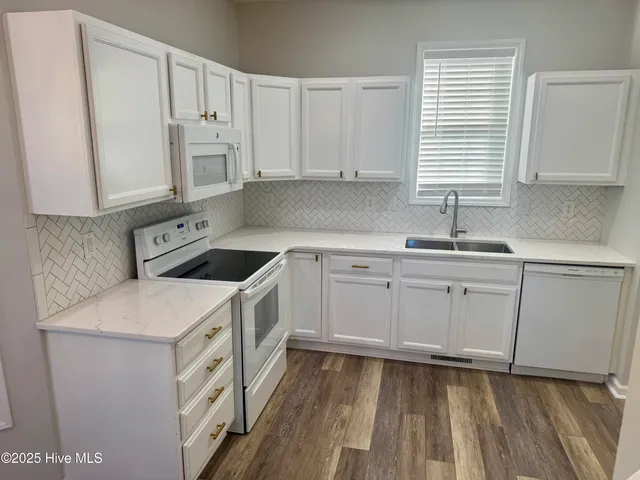 $450,000 | 2505 Ferndown Court, Raleigh, NC 27603