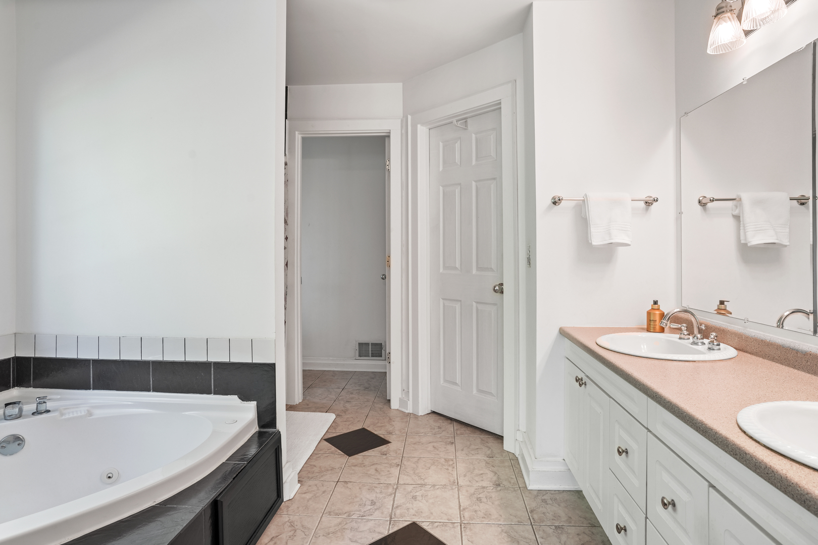 2520 Hidden Trail Spring Grove, IL 60081 - Photo 9 of 21 Gallery Image 9