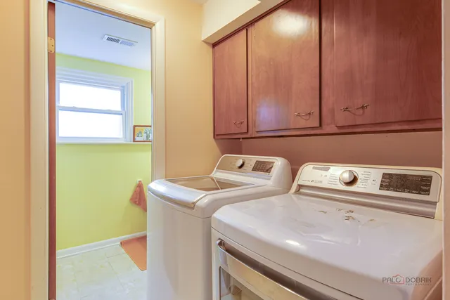 $399,000 | 1914 Capital Court, Schaumburg, IL 60193