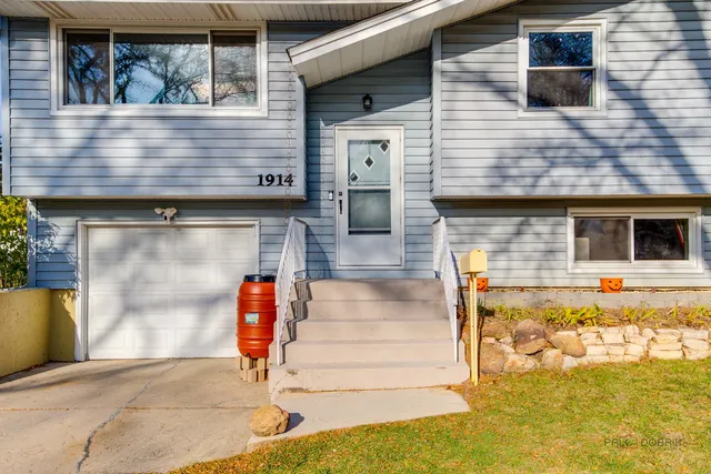 $399,000 | 1914 Capital Court, Schaumburg, IL 60193