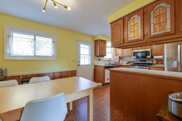 $399,000 | 1914 Capital Court, Schaumburg, IL 60193