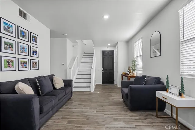 $829,999 | 19904 Holly Drive, Saugus, CA 91350