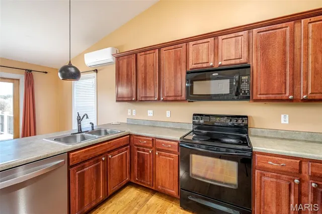 $299,900 | 805 Douglas Street, New Haven, MO 63068