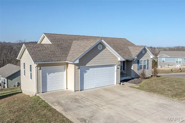 $299,900 | 805 Douglas Street, New Haven, MO 63068