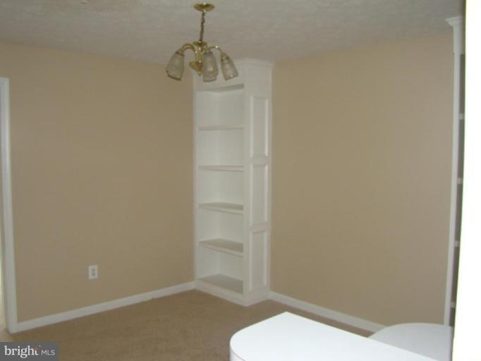 652 Kennington Road, Unit 652 Reisterstown, MD 21136 - Photo 5 of 9 Dining Area