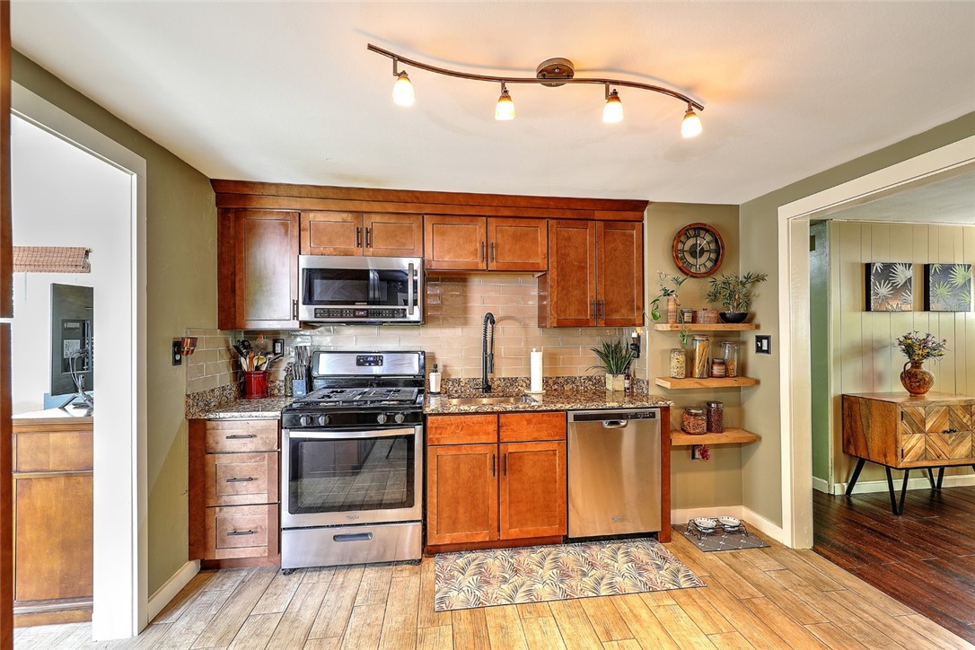 636 County Road Barrington, RI 02806 - Photo 11 of 32 Gallery Image 11