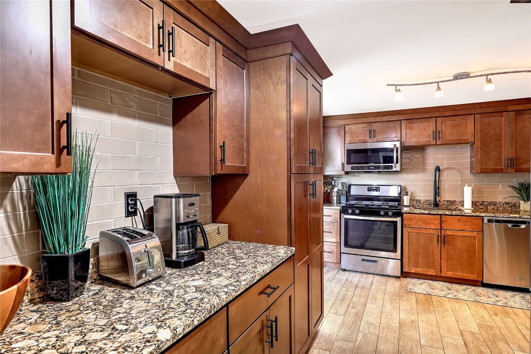 636 County Road Barrington, RI 02806 - Photo 13 of 32 Gallery Image 13