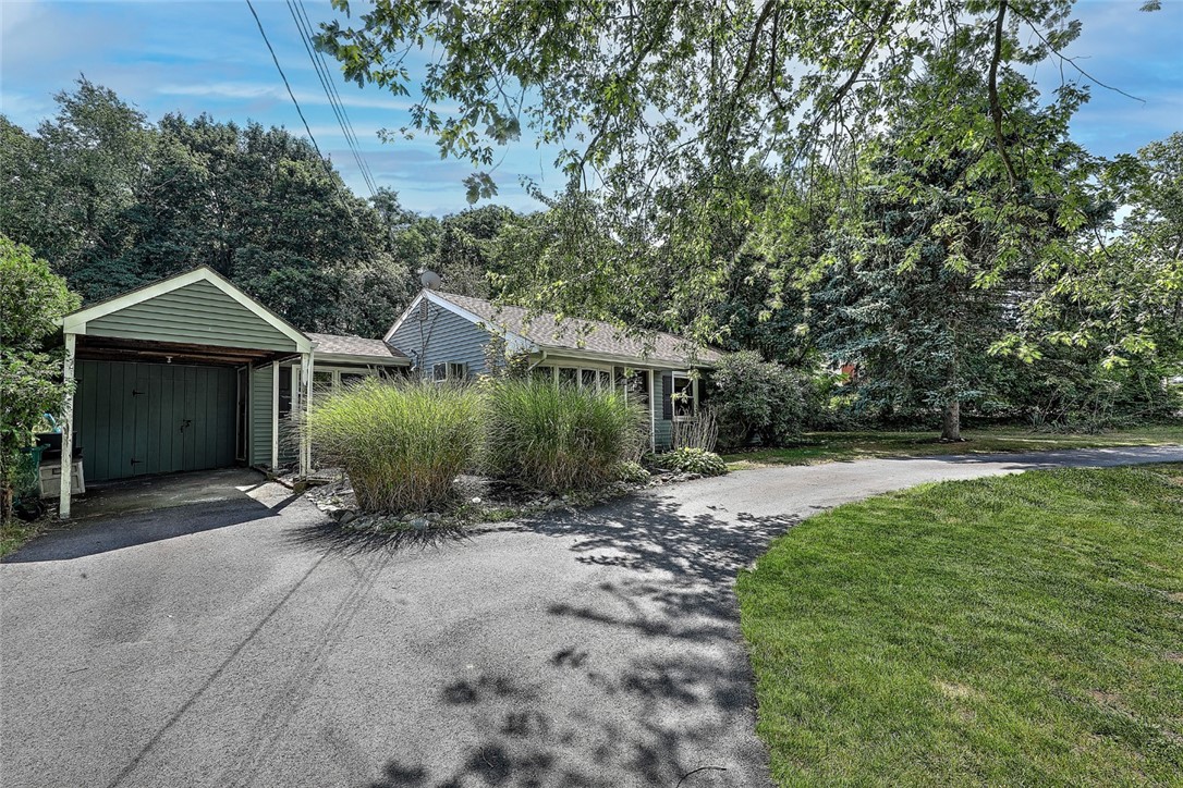 636 County Road Barrington, RI 02806 - Photo 4 of 32 Gallery Image 4