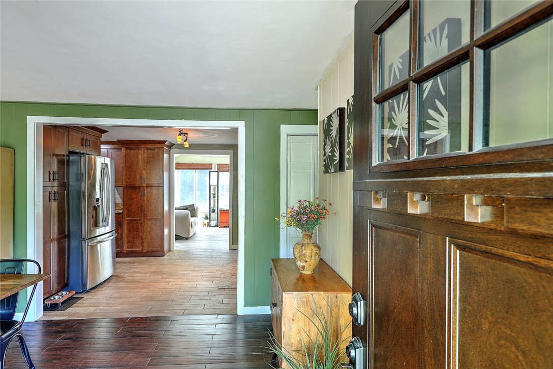 636 County Road Barrington, RI 02806 - Photo 5 of 32 Gallery Image 5