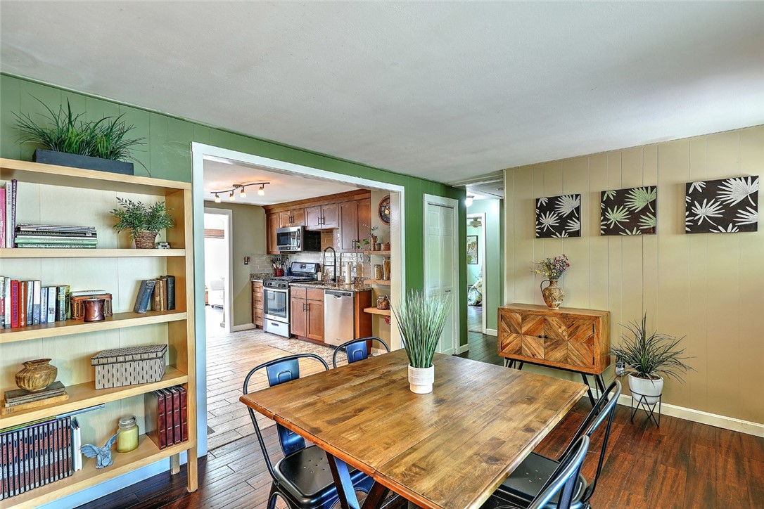 636 County Road Barrington, RI 02806 - Photo 8 of 32 Gallery Image 8