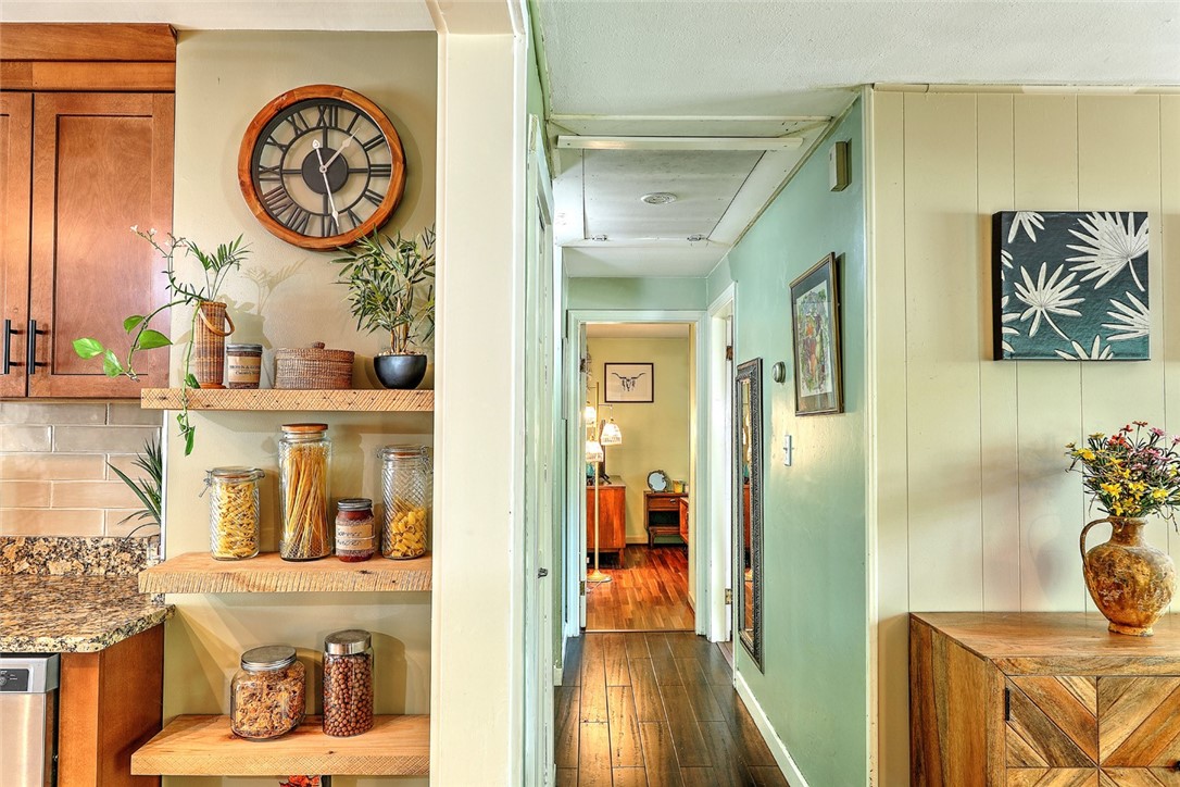 636 County Road Barrington, RI 02806 - Photo 10 of 32 Gallery Image 10