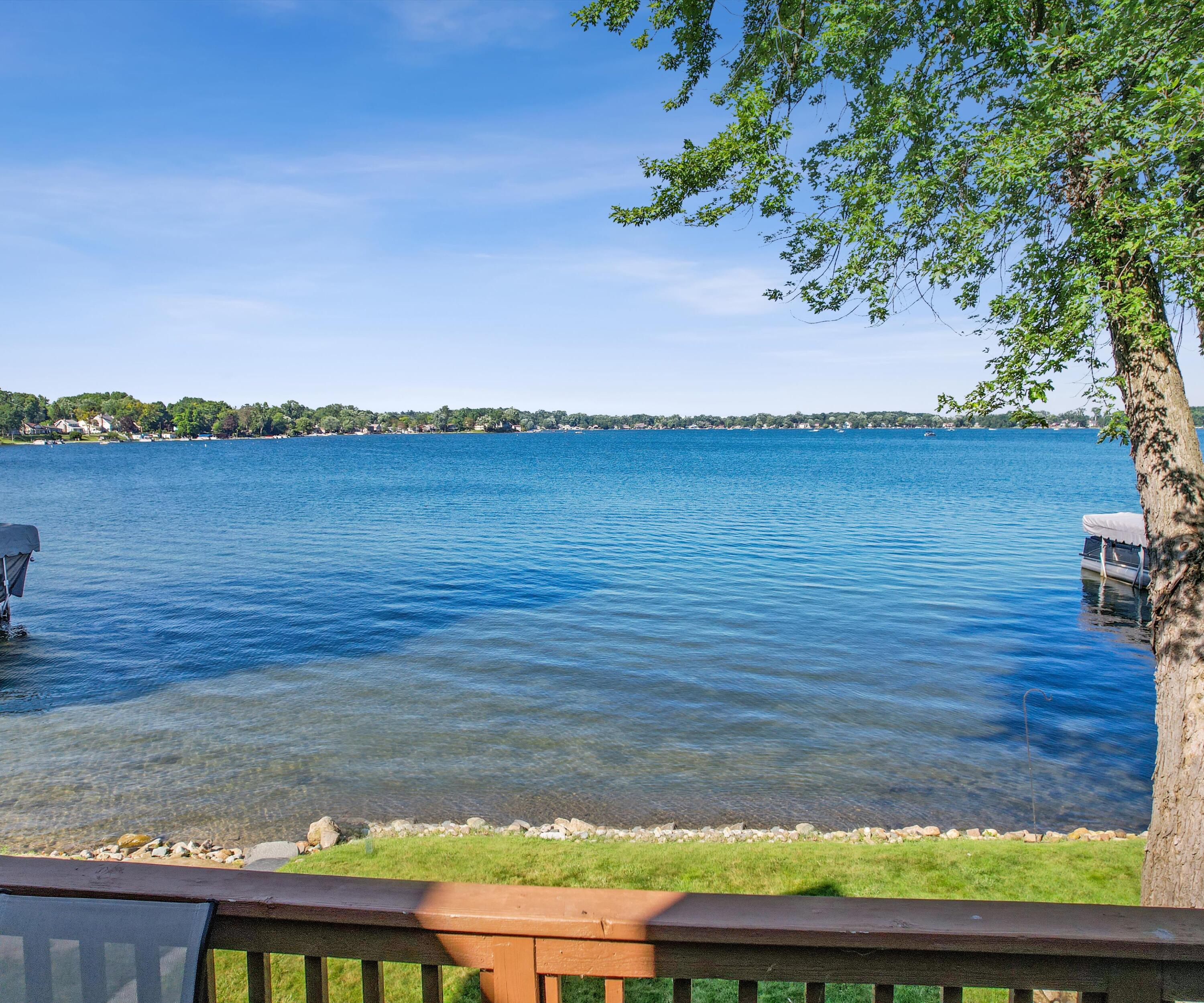 9638 Main Street Whitmore Lake, MI 48189 - Photo 2 of 38 The BENEFIT of Lake Life (8)