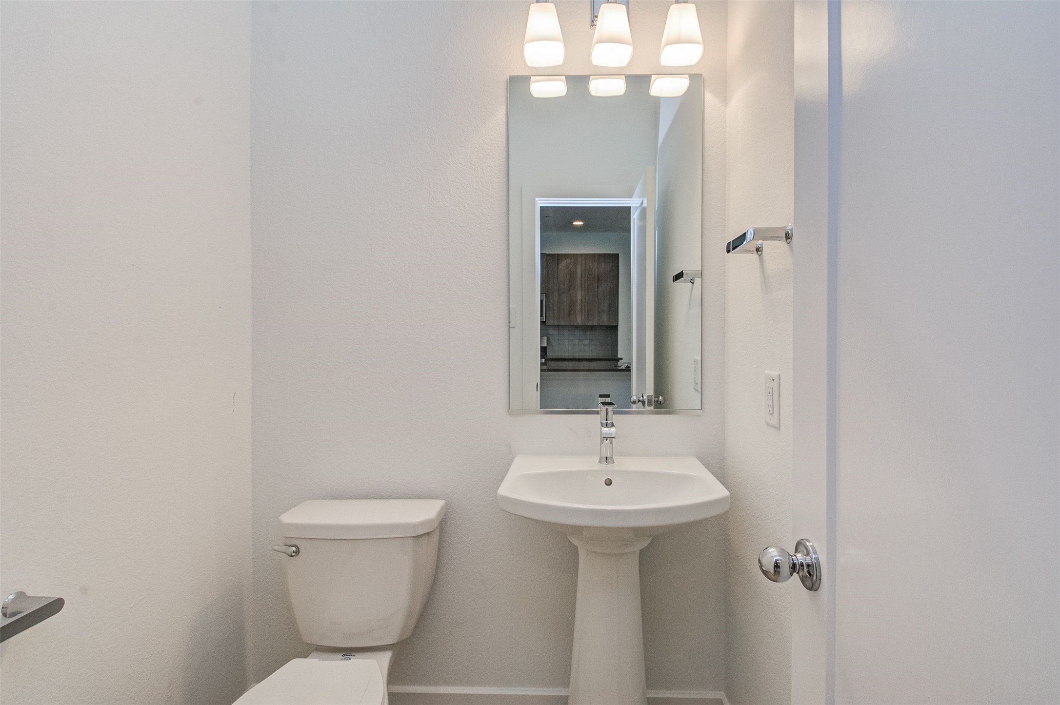 482 South Centro Circle Conroe, TX 77385 - Photo 11 of 23 a bathroom with a sink toilet and shower