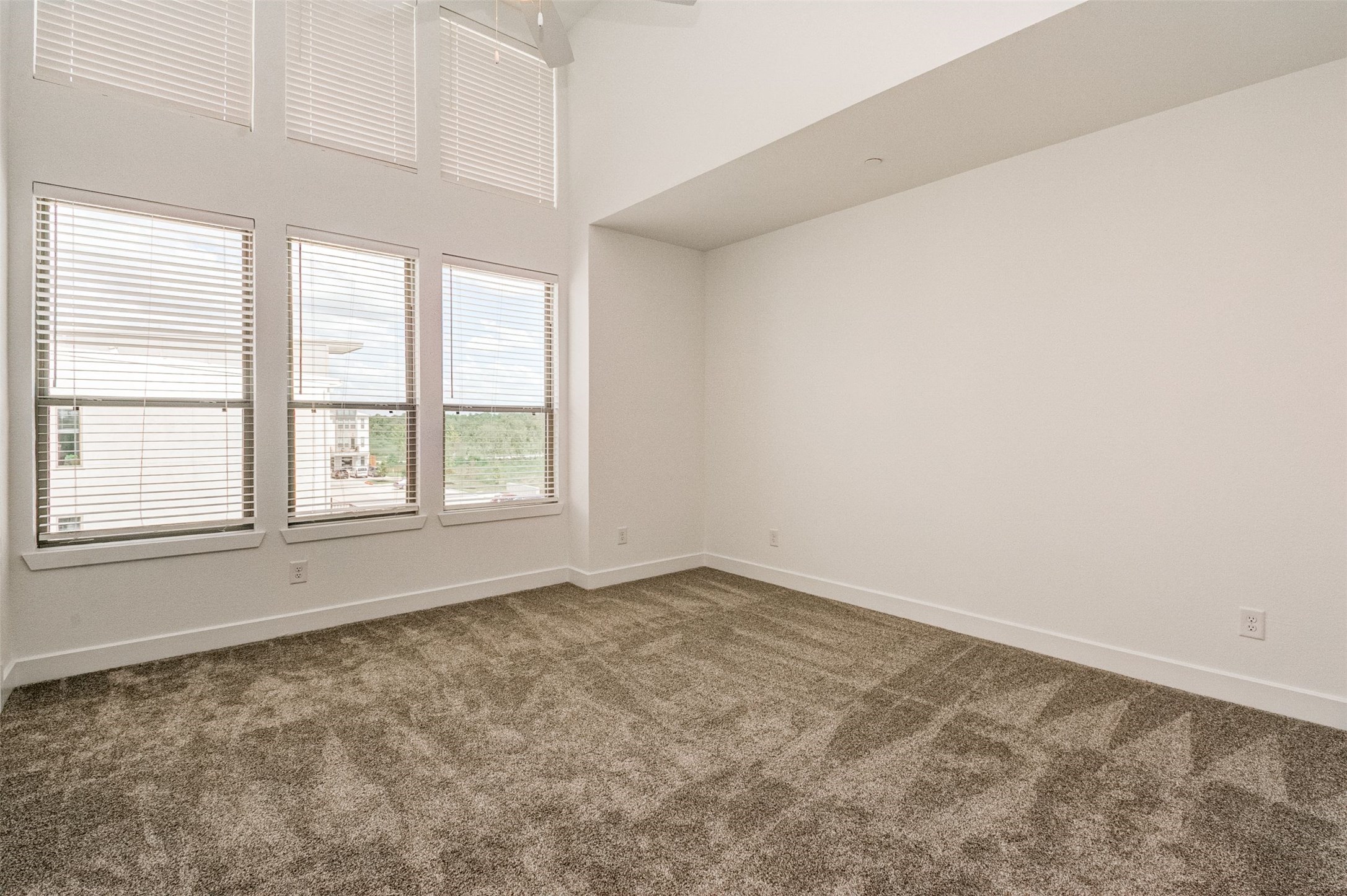 482 South Centro Circle Conroe, TX 77385 - Photo 12 of 23 an empty room with a window