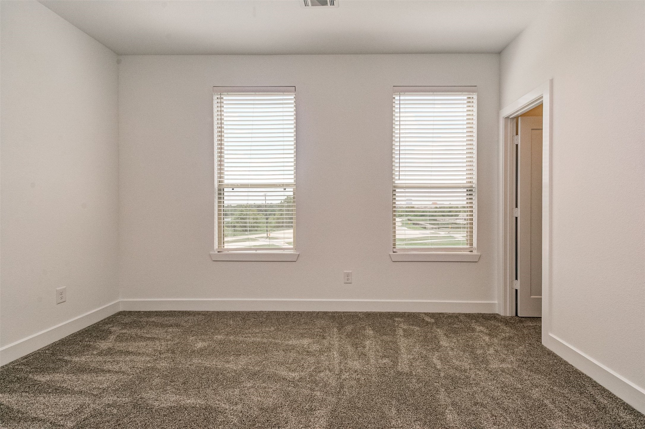 482 South Centro Circle Conroe, TX 77385 - Photo 19 of 23 an empty room with a window