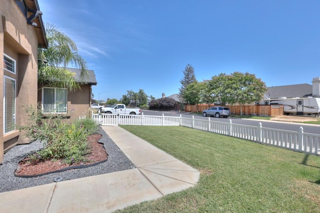 6801 Varni Way Hughson, CA 95326 - Photo 7 of 70