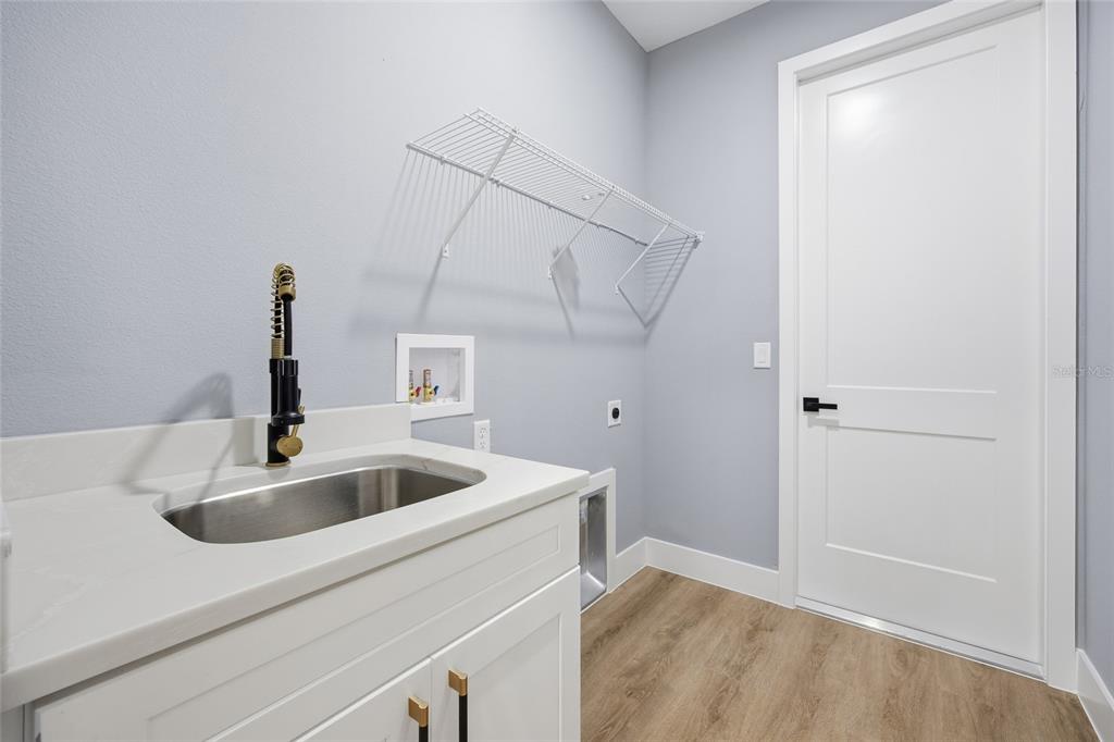 13186 Southwest 52nd Lane Road Ocala, FL 34481 - Photo 28 of 37 a kitchen with a sink and refrigerator