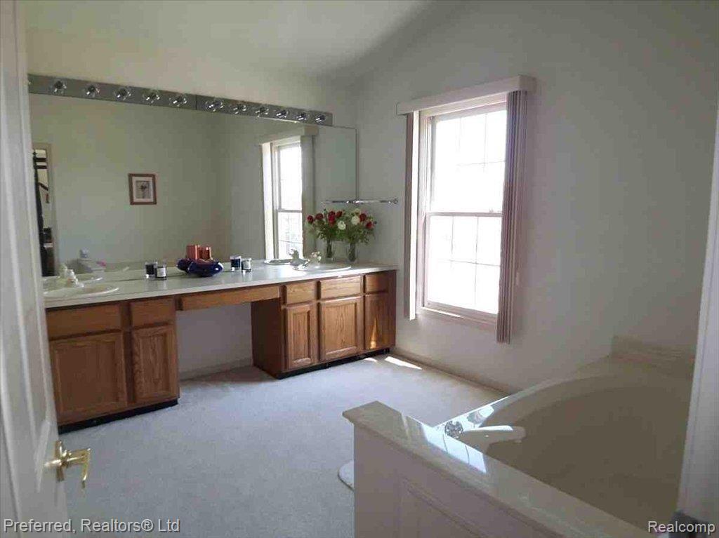 45165 Thornhill Road Canton, MI 48188 - Photo 12 of 14 Thornhill Master Bath