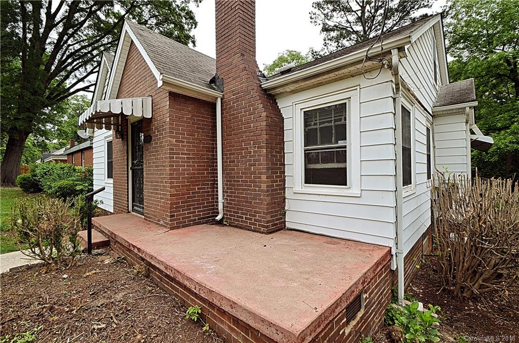1317 Effingham Road Charlotte, NC 28208 - Photo 2 of 14 Gallery Image 2
