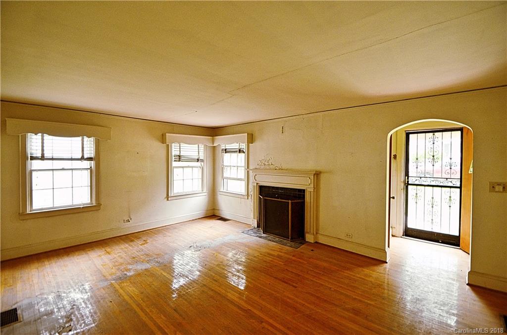 1317 Effingham Road Charlotte, NC 28208 - Photo 3 of 14 Gallery Image 3