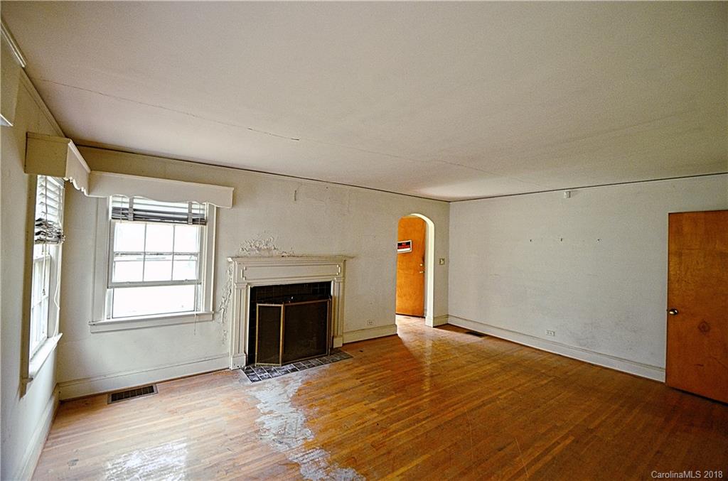 1317 Effingham Road Charlotte, NC 28208 - Photo 4 of 14 Gallery Image 4